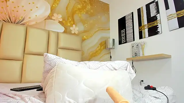 NahomiWalker_'s cam snapshot