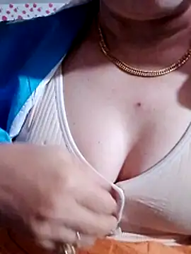 small-house123's cam snapshot