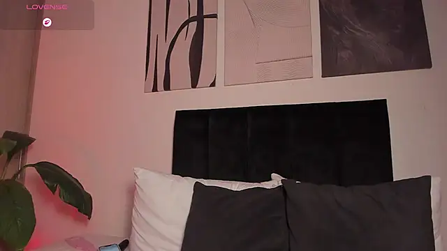 izzyvega__'s cam snapshot