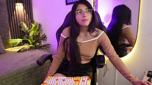 1Anya's cam snapshot