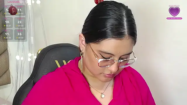 heluejamil's cam snapshot