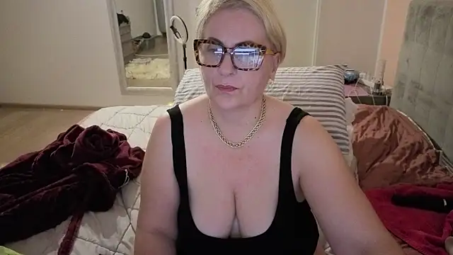 Pumabionda live sex cam