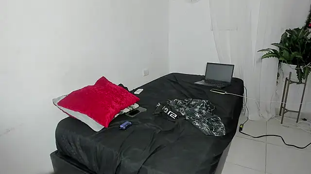 Laura_and_Kevin live sex cam