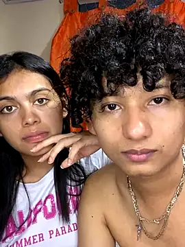 Nezuko-uWux live sex cam