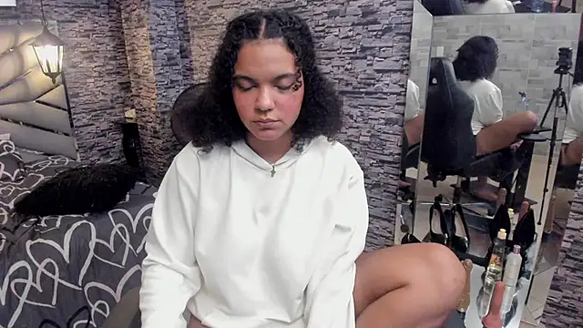 BellyBigBoobs's cam snapshot