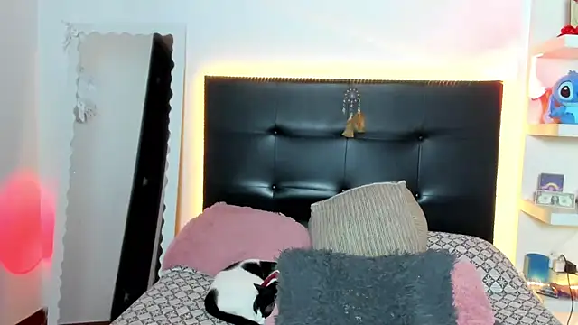 angela_black_hair's cam snapshot