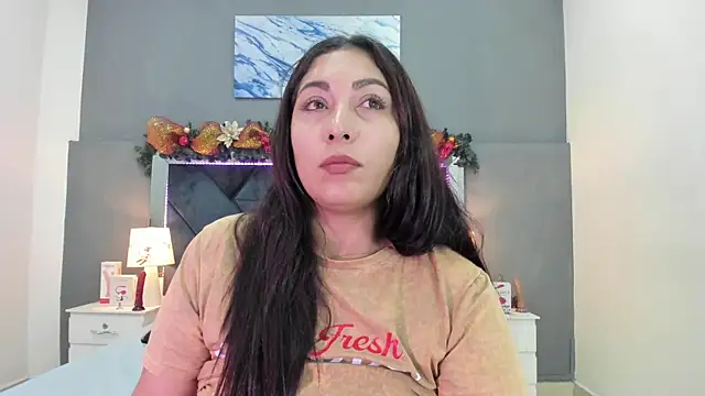 Lauralove_69's cam snapshot