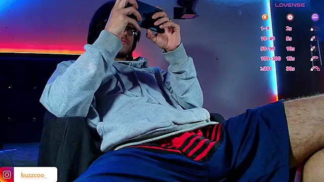 kuzzcoo live sex cam