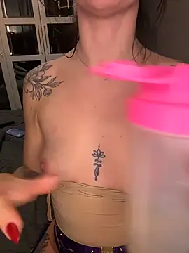 RubyLunaa's cam snapshot