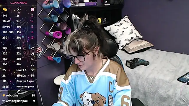 oddywithabody live sex cam