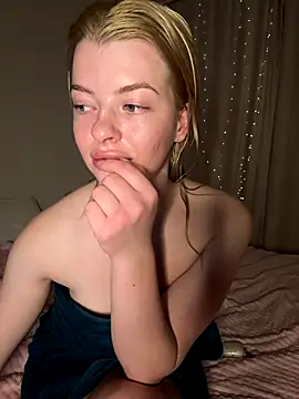 RinaBlondie's cam snapshot