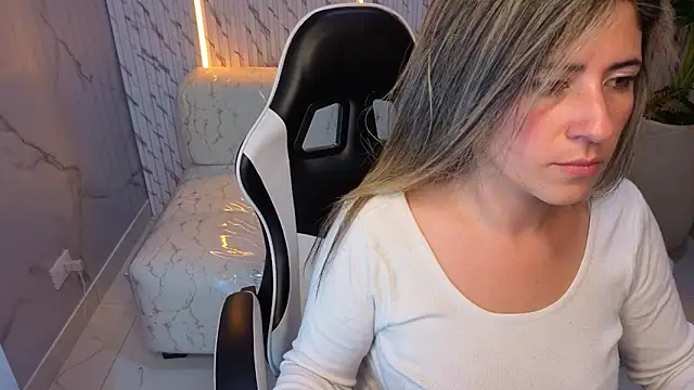 Phoebe_Tx's cam snapshot