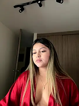 lunablossom_'s cam snapshot