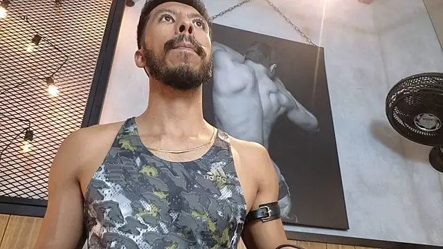 logan_mercer's cam snapshot