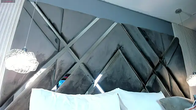 Elyn_Leones's cam snapshot