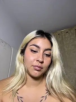 Elina_Hills's cam snapshot