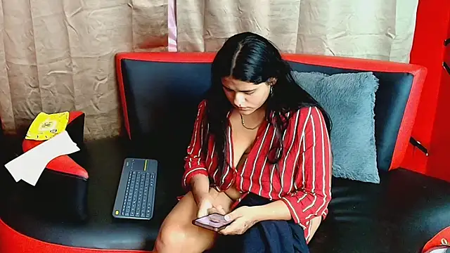 Selenegomezz's cam snapshot