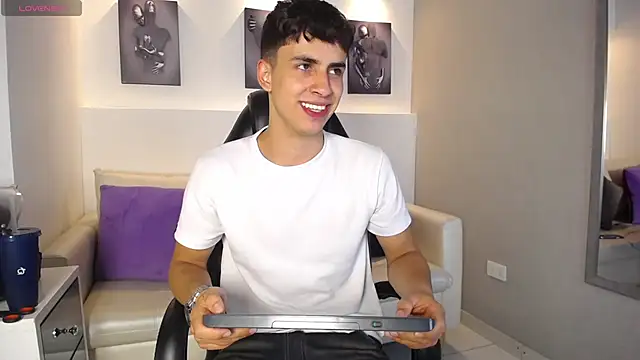 AdrianRinaldi's cam snapshot