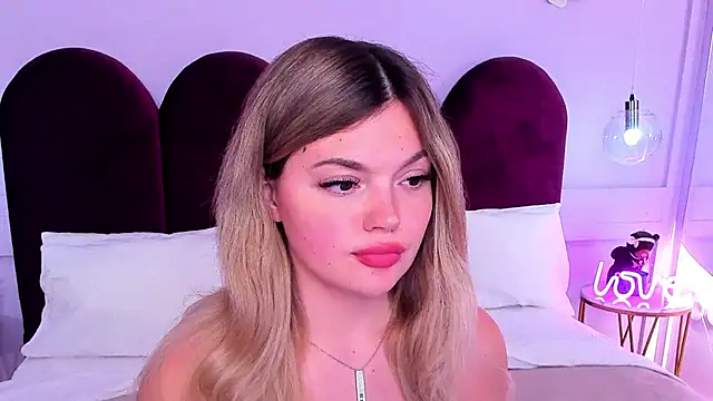 ZaraBloom's cam snapshot