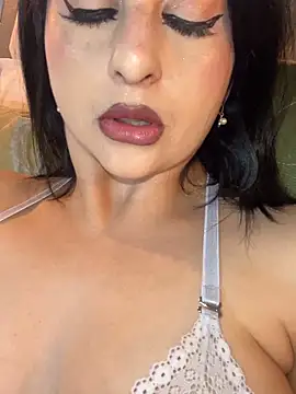 LlianneDiamond1's cam snapshot