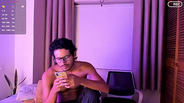 Nicholasrodrii live sex cam