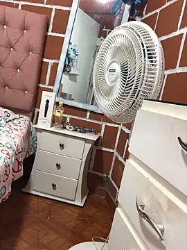 Rachellcooperrr's cam snapshot