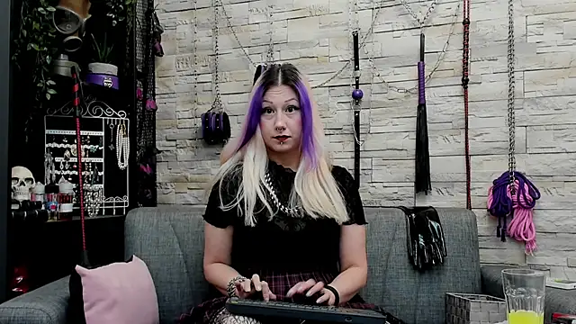 CruelMistress's cam snapshot