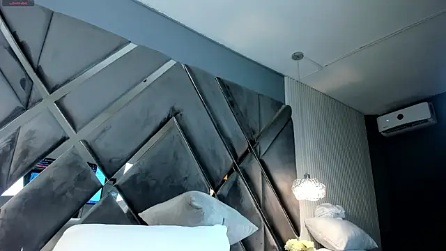 Elyn_Leones's cam snapshot