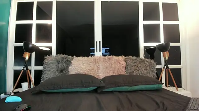 Ninakravis live sex cam