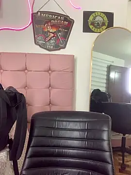 PrettyAshley_'s cam snapshot