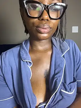 Moonzy77 live sex cam