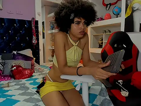 Zaira_sofiaa live sex cam