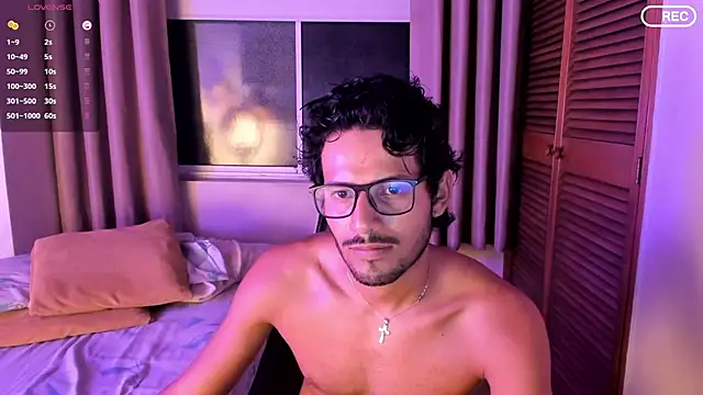 Nicholasrodrii live sex cam