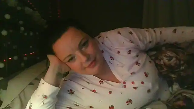 Enchanting-Elena's cam snapshot