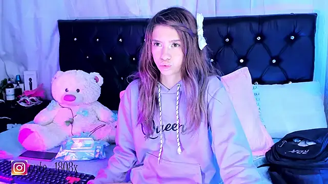 Sofiia_cute_'s cam snapshot