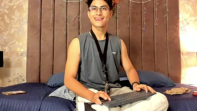 Aaron_Eze's cam snapshot