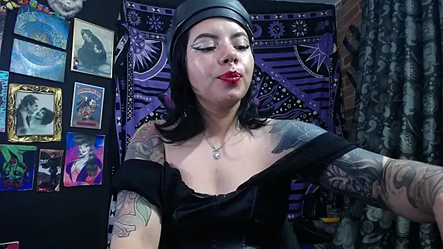 Yourmadame_P's cam snapshot