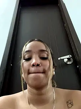 AriVelvet's cam snapshot