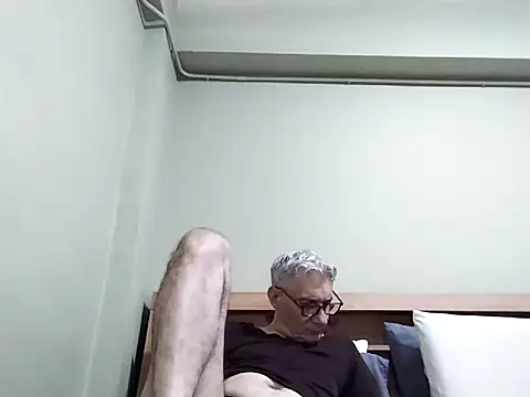 BIGUNCUTHARDCOCK live sex cam