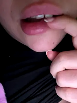 lucy20000 live sex cam