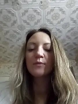 KattyLuuu's cam snapshot