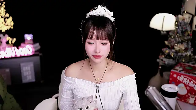 coward_by's cam snapshot