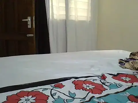 SimplyHer's cam snapshot