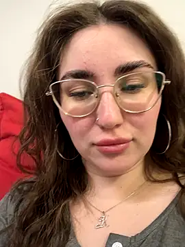 KiraBarlows live sex cam