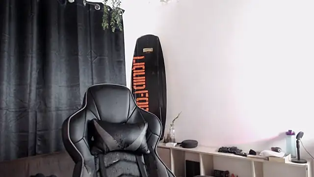 lizzy-c-e-e's cam snapshot