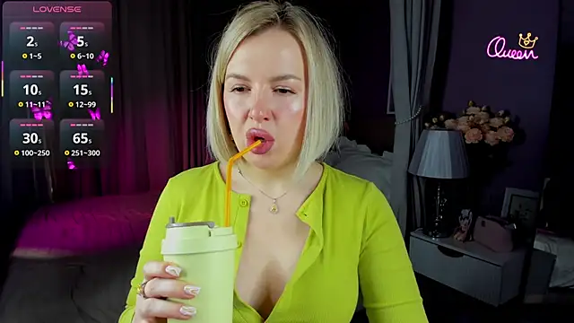 Nikki_Kai's cam snapshot