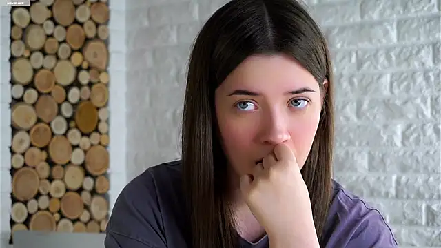 LowOncoming live sex cam