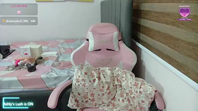 cumwetmebaby's cam snapshot