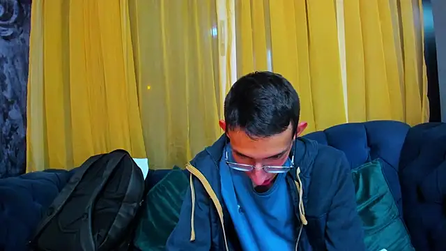 ZyroNight live sex cam