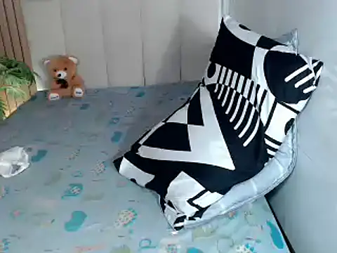 Yourlovelywife_jedy live sex cam